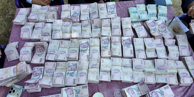 İki gece iki gün süren düğün! 6 milyon lira takı takıldı