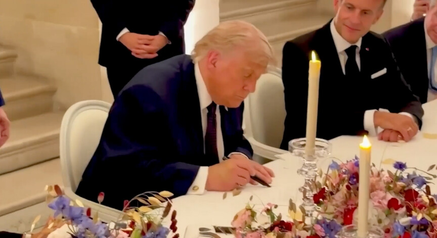 ABD Başkanı Trump, İran ile mutabakat zaptını Versay'da imzaladı