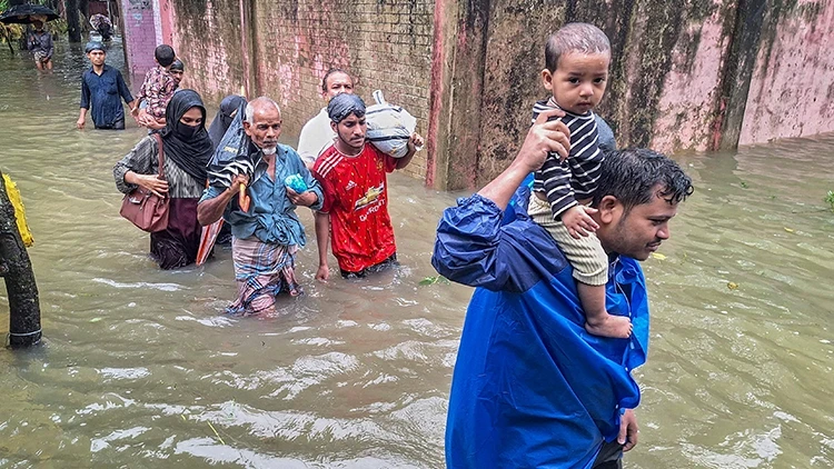 Bangladeş'teki sel ve heyelanlarda 51 kişi hayatını kaybetti