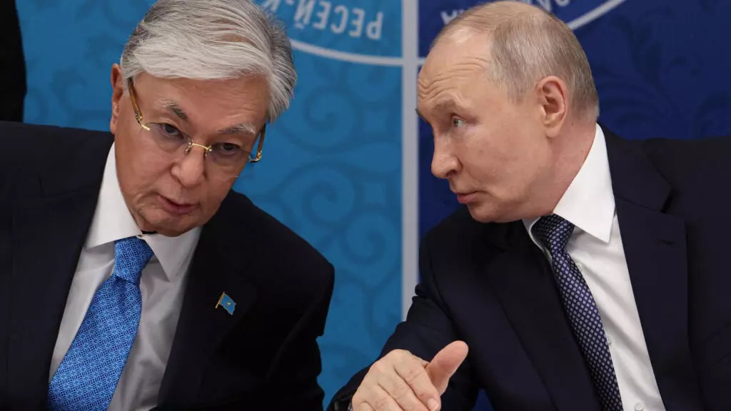 Tokayev Sibirya'da Putin'e seslendi: "Savaşı donduralım"