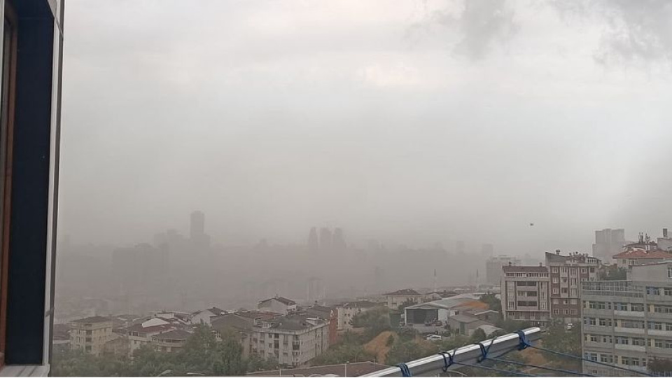 İstanbul'da fırtına etkili oldu