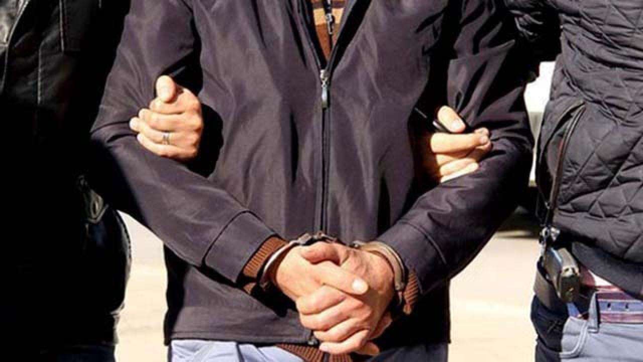 İzmir merkezli FETÖ operasyonu: 80 gözaltı