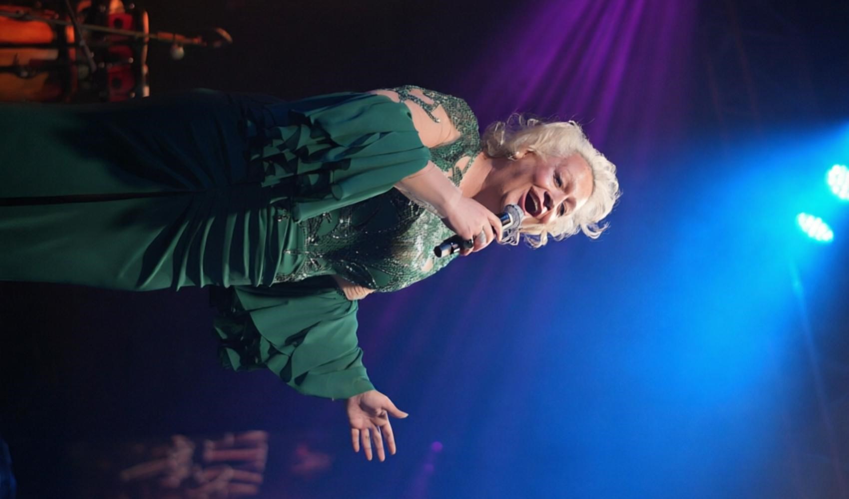Ayta Sözeri, The Vox Istanbul sahnesinde müzikseverlerle buluştu
