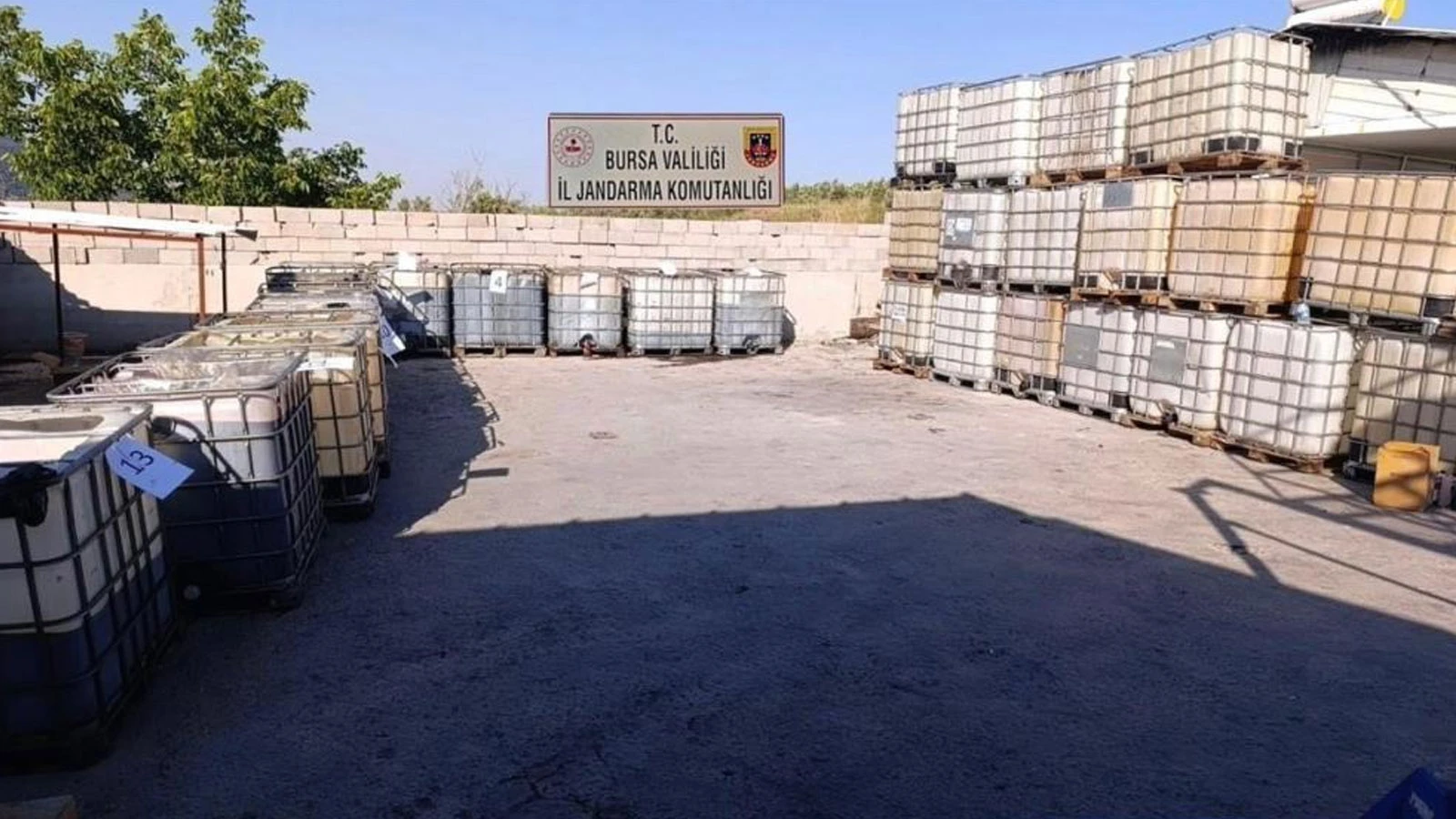 Bursa'da 10 milyon liralık sahte madeni yağ operasyonu: 5 şüpheli gözaltına alındı