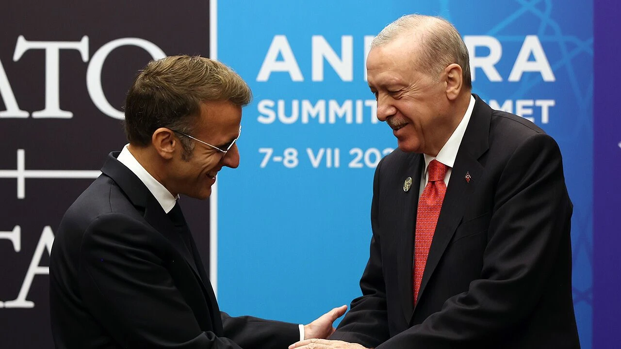 Erdoğan ile Macron arasında kritik görüşme
