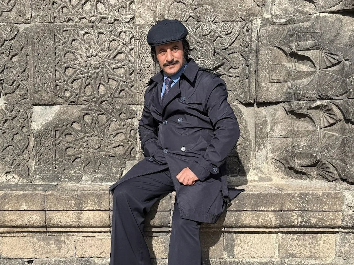 Erzurum'un Orhan Baba'sı: 40 yıldır aynı tarz giyiniyor