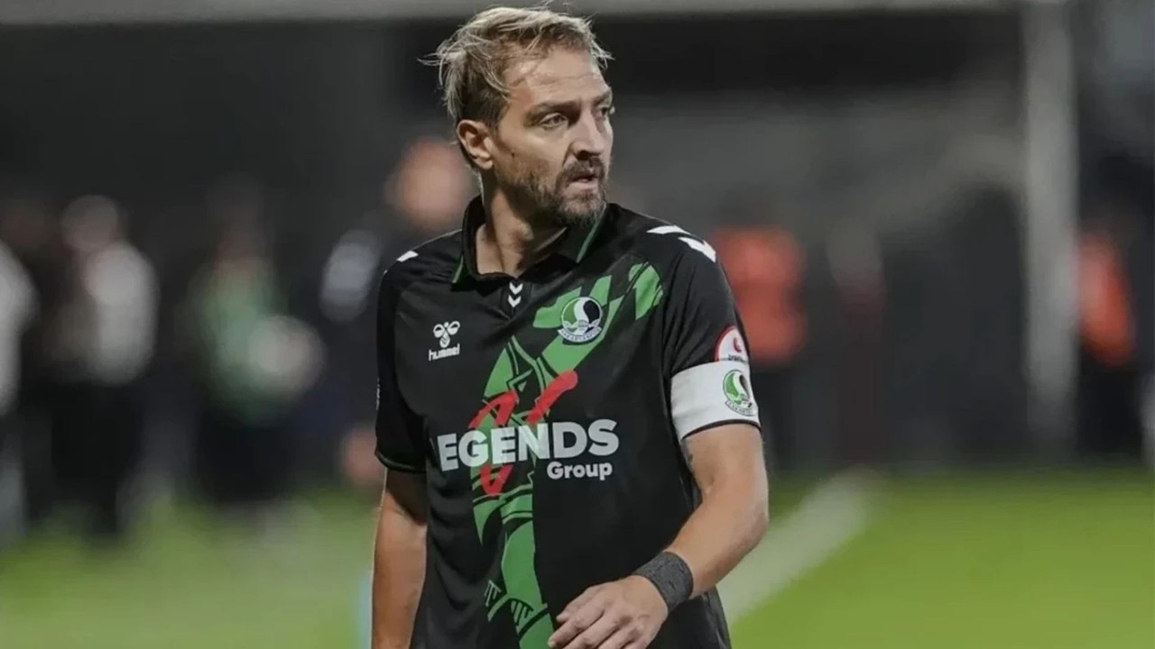 Caner Erkin futbolu bıraktı