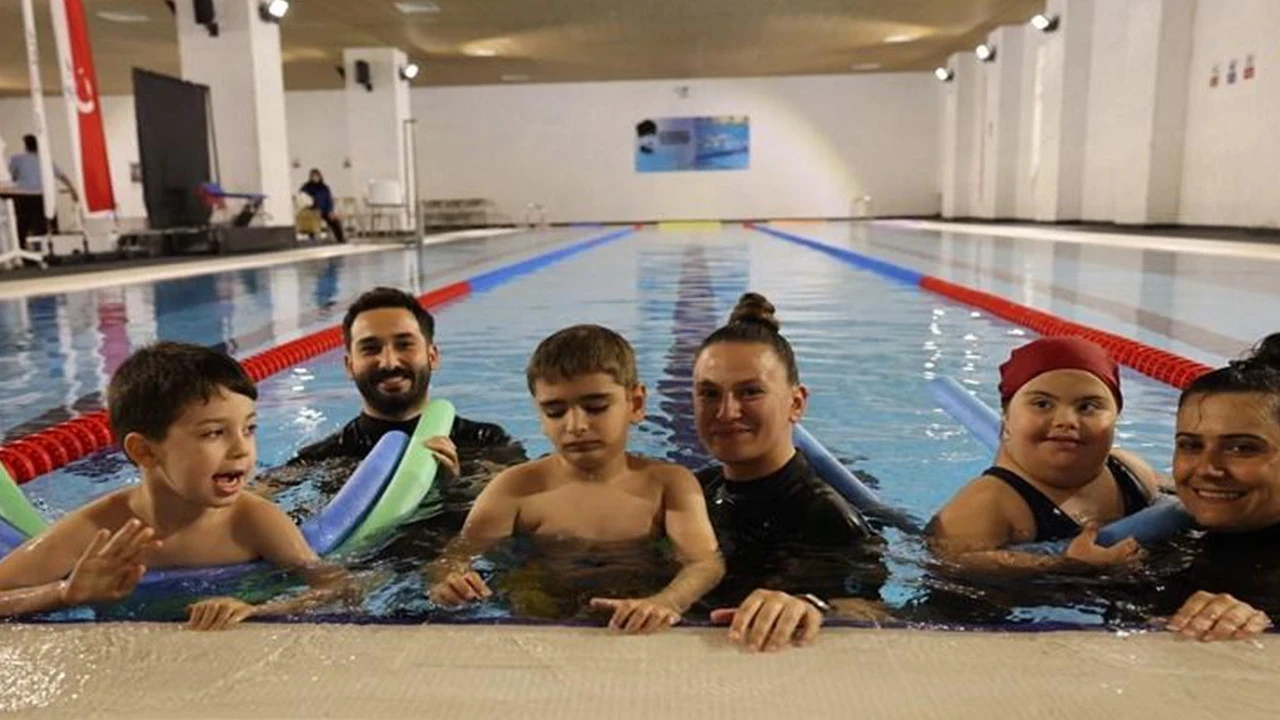 Özel gereksinimli çocuklar ilk kez havuzla buluştu