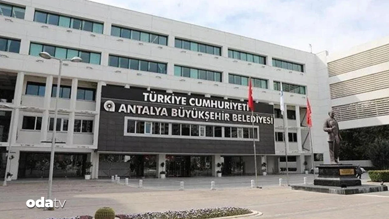 Antalya Büyükşehir Belediyesi'ne operasyon: 10 gözaltı