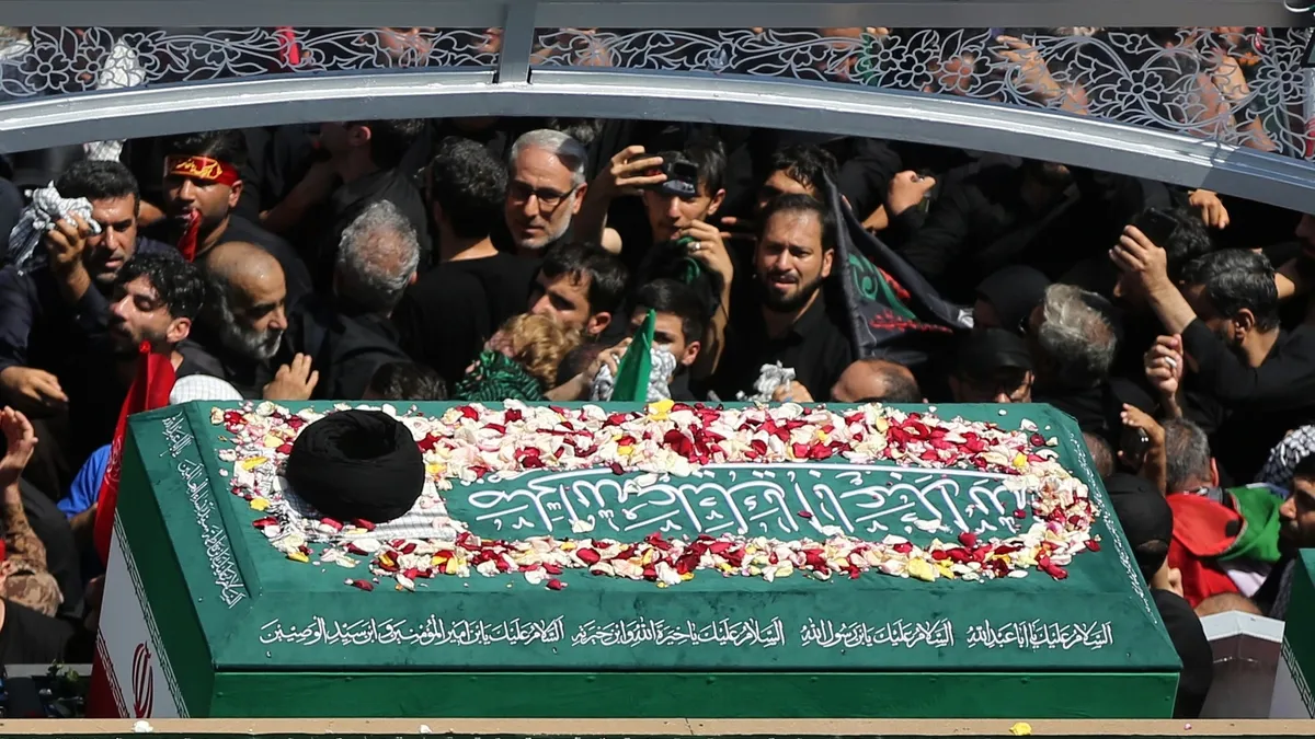 Hamaney’e veda töreninde ABD ve İsrail’e öfke: İranlılar intikam istiyor! Cenazede Ahmedinejad sürprizi