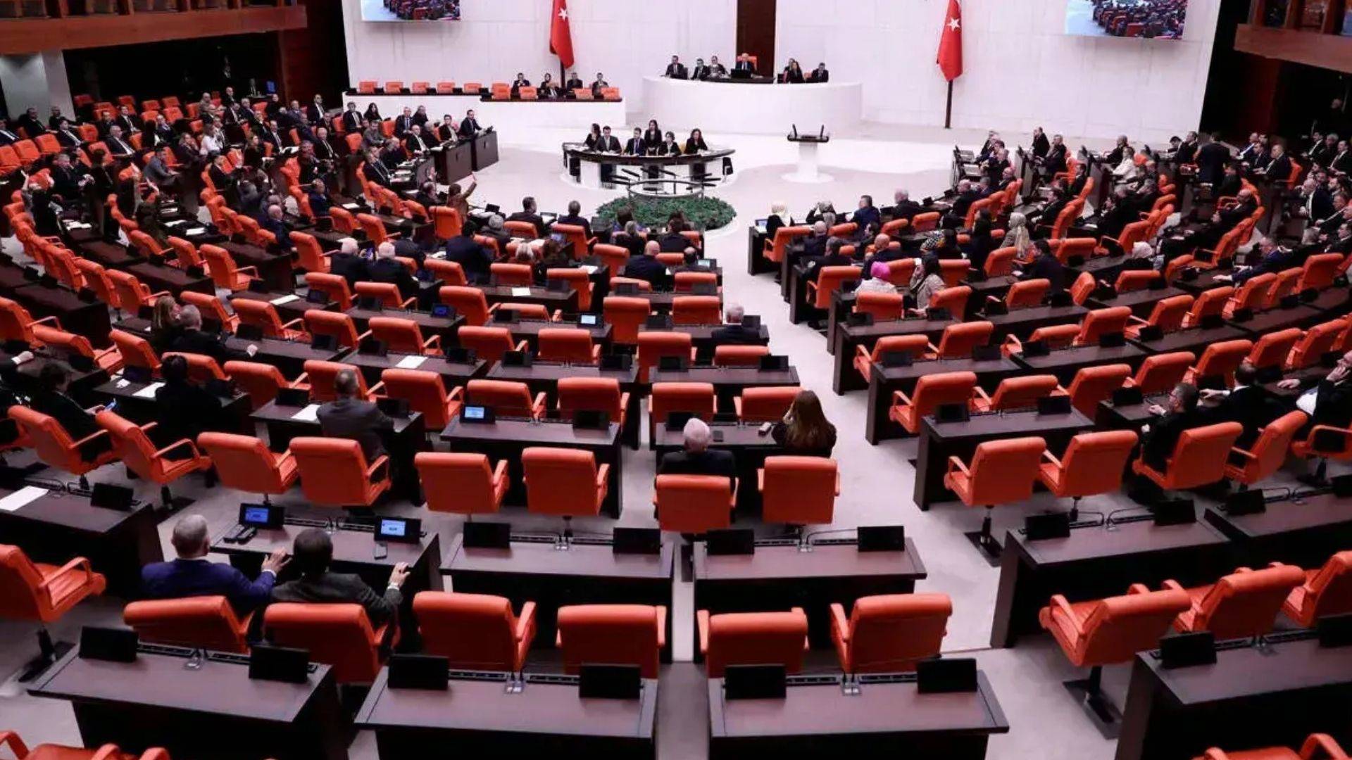 CHP’de kıyım Meclis’e uzandı: Komisyon üyelikleri sonlandı