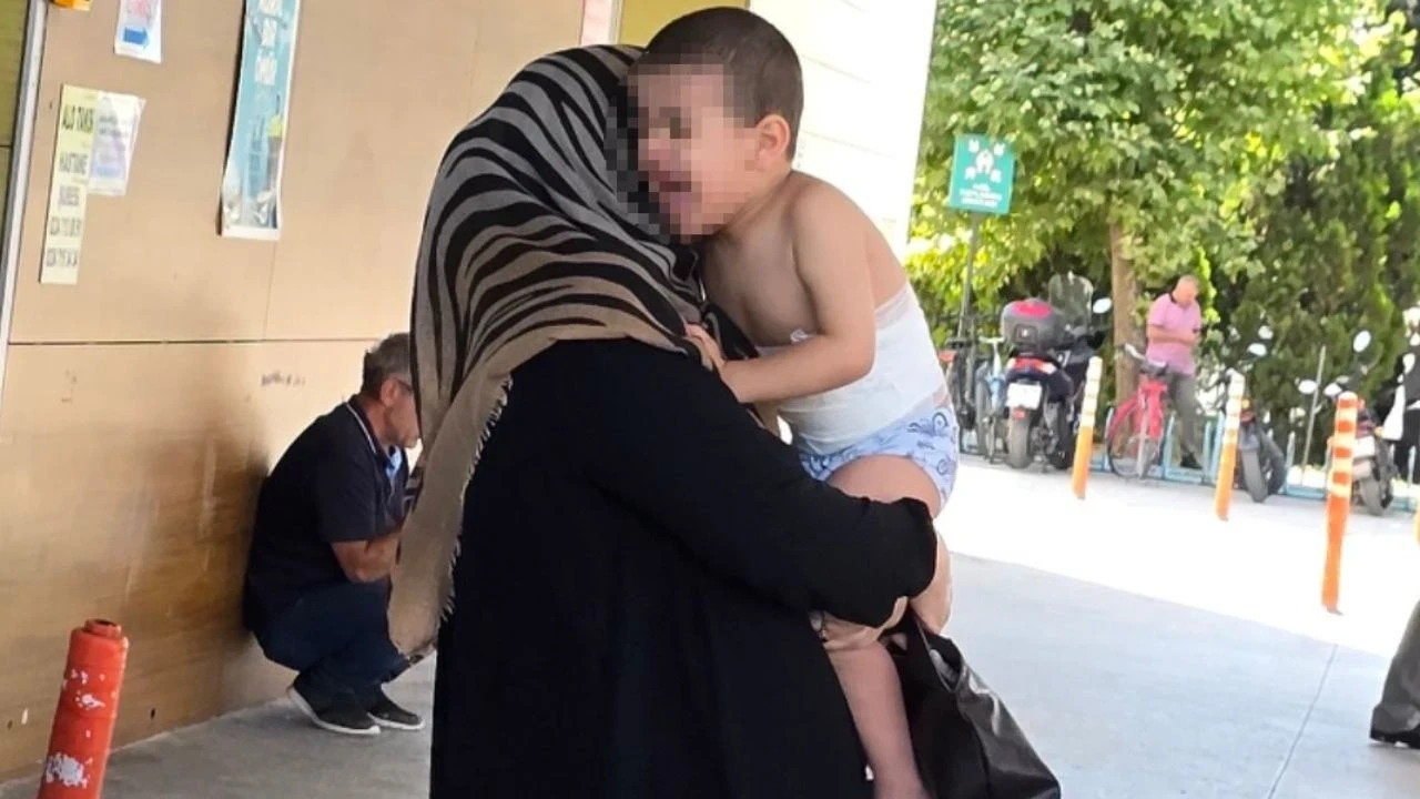 3 yaşındaki çocuğun üzerine kaynar çay döküldü