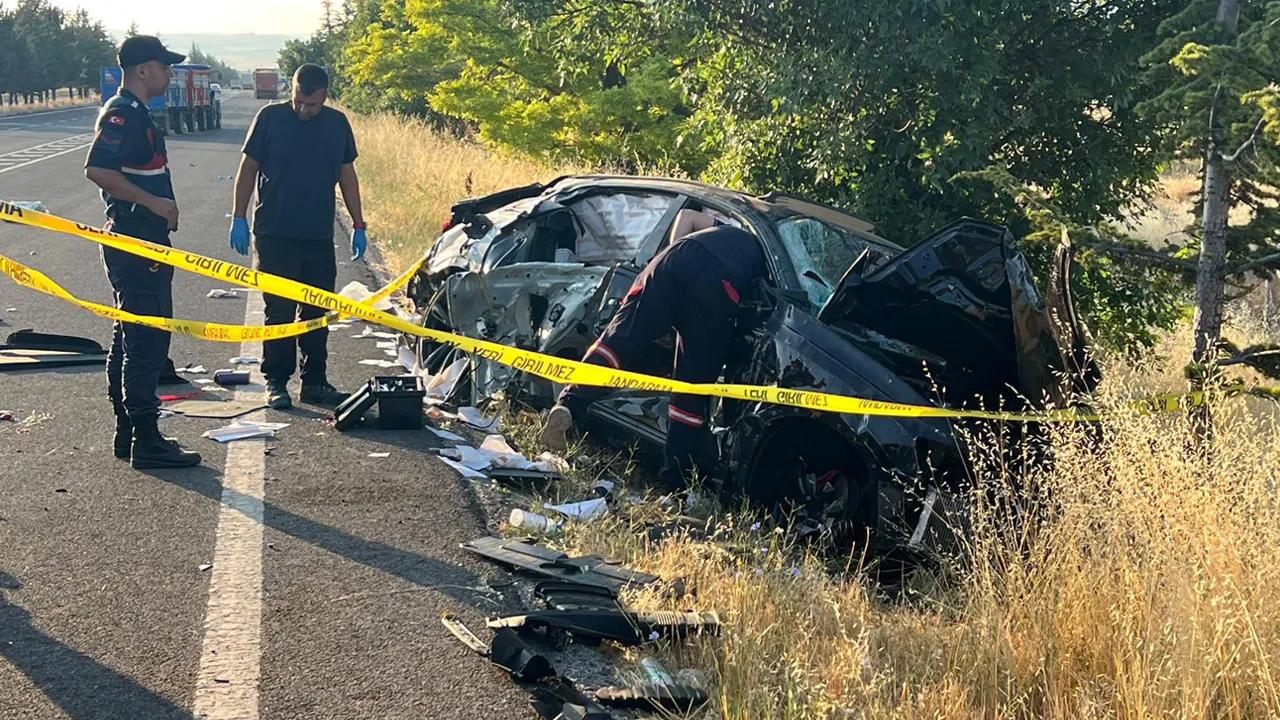 Gurbetçi ailenin acı sonu: Hurdaya dönen otomobilden sadece 1 kişi sağ çıktı
