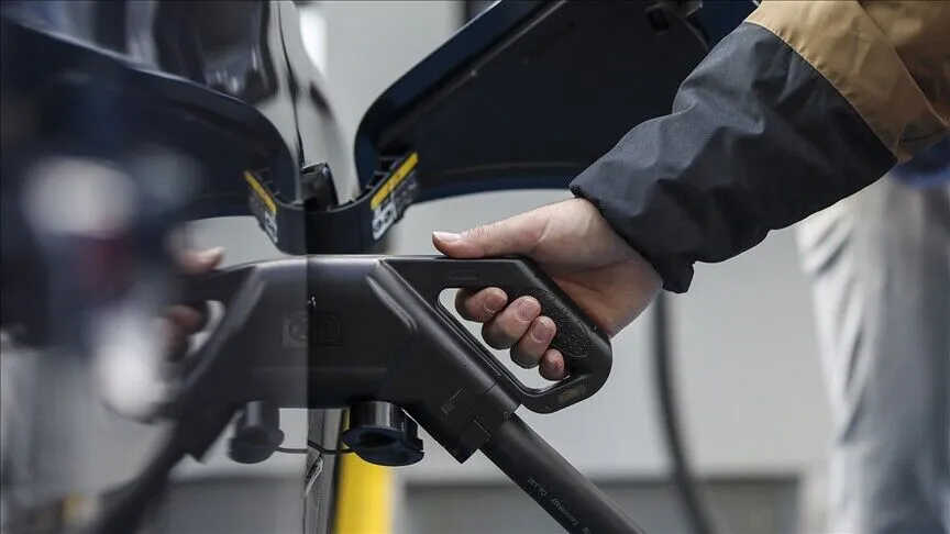 Petrol fiyatlarındaki yükseliş enerji şirketlerine kazandırırken siyasi faturası Beyaz Saray'a kesiliyor