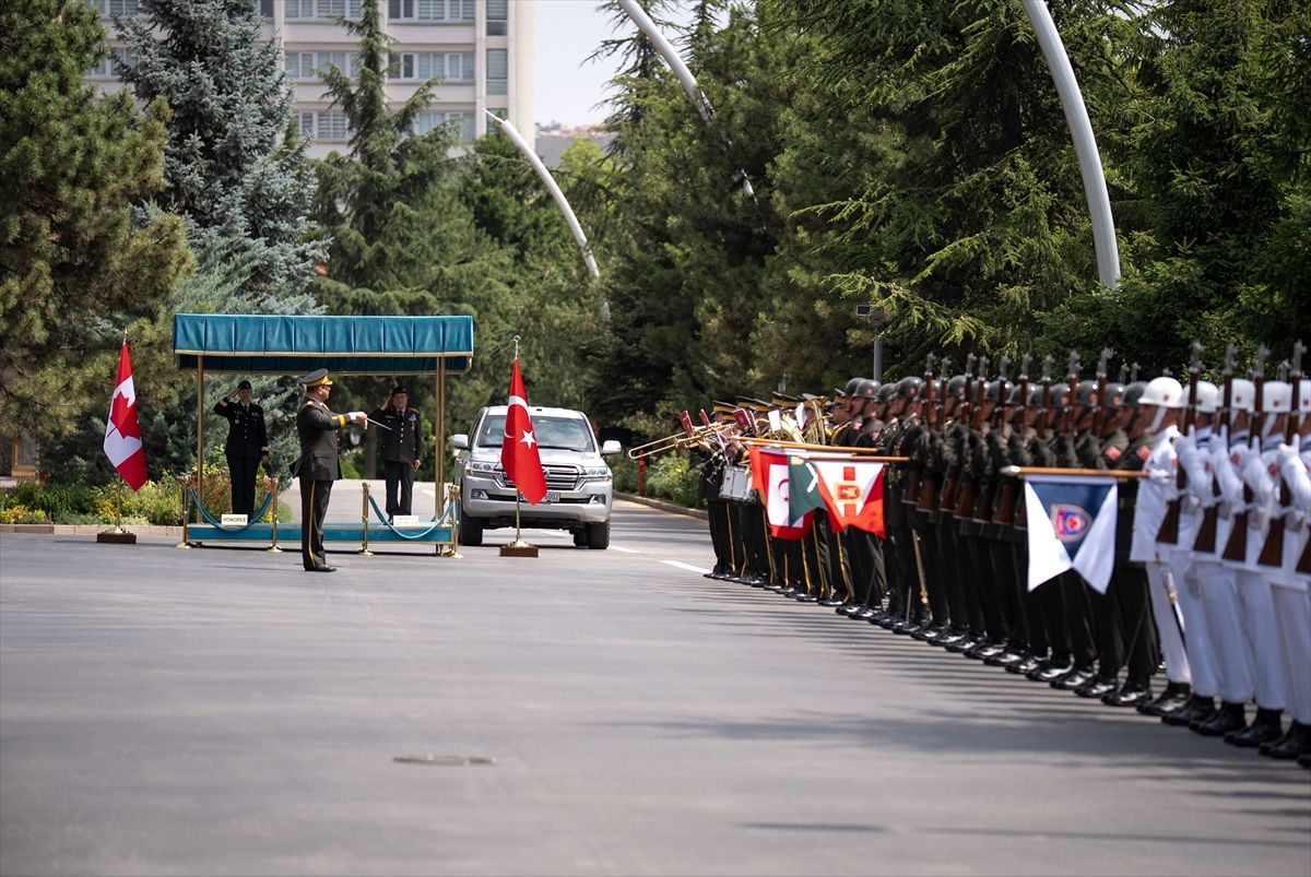 Genelkurmay Başkanı Orgeneral Bayraktaroğlu, Kanadalı mevkidaşı Carignan ile görüştü
