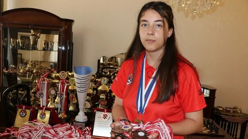 Milli satranççı Beren Kalyoncu, WFM ünvanı aldı