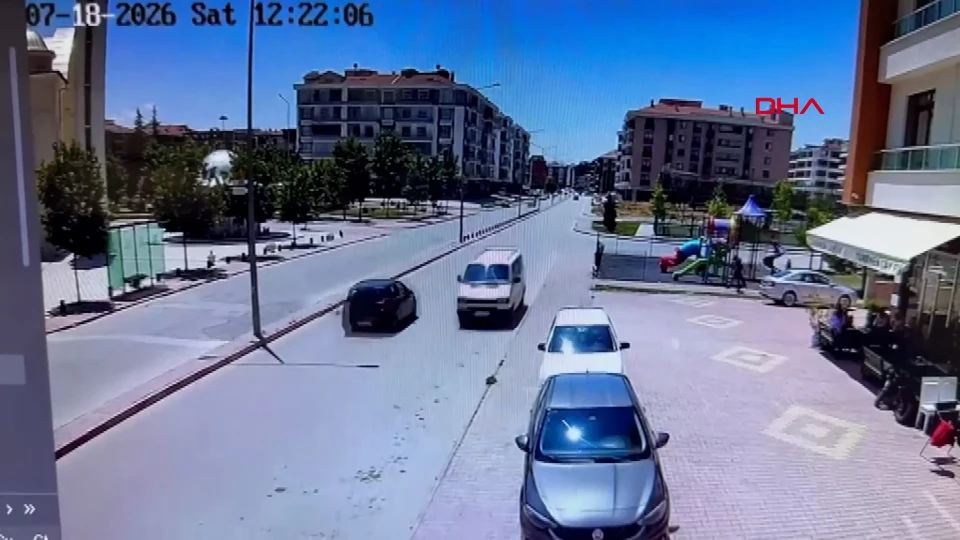 Konya’da Minibüsle Ters Yöne Giren Sürücü Kamerada