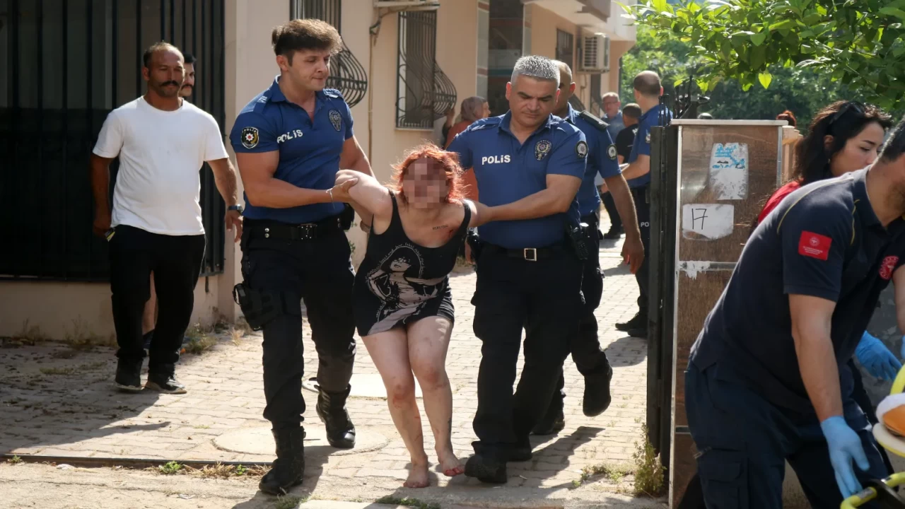 Antalya'da dehşet: Bir kadın evini ateşe verip kendini içeri kilitledi!