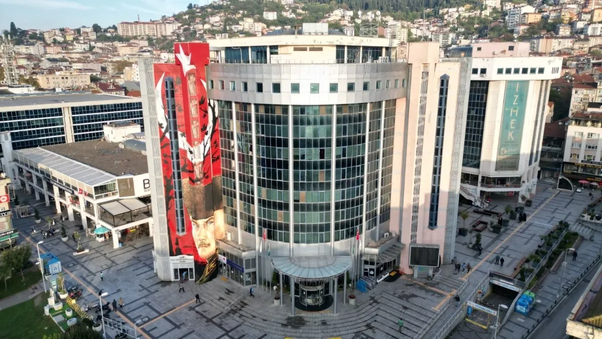 CHP'li İzmit Belediyesi'ne operasyon