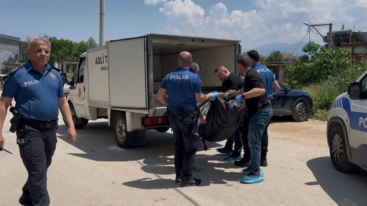 Korkunç cinayet! Çocuğunun gözü önünde defalarca bıçakladı: Annesi için yardım istedi!