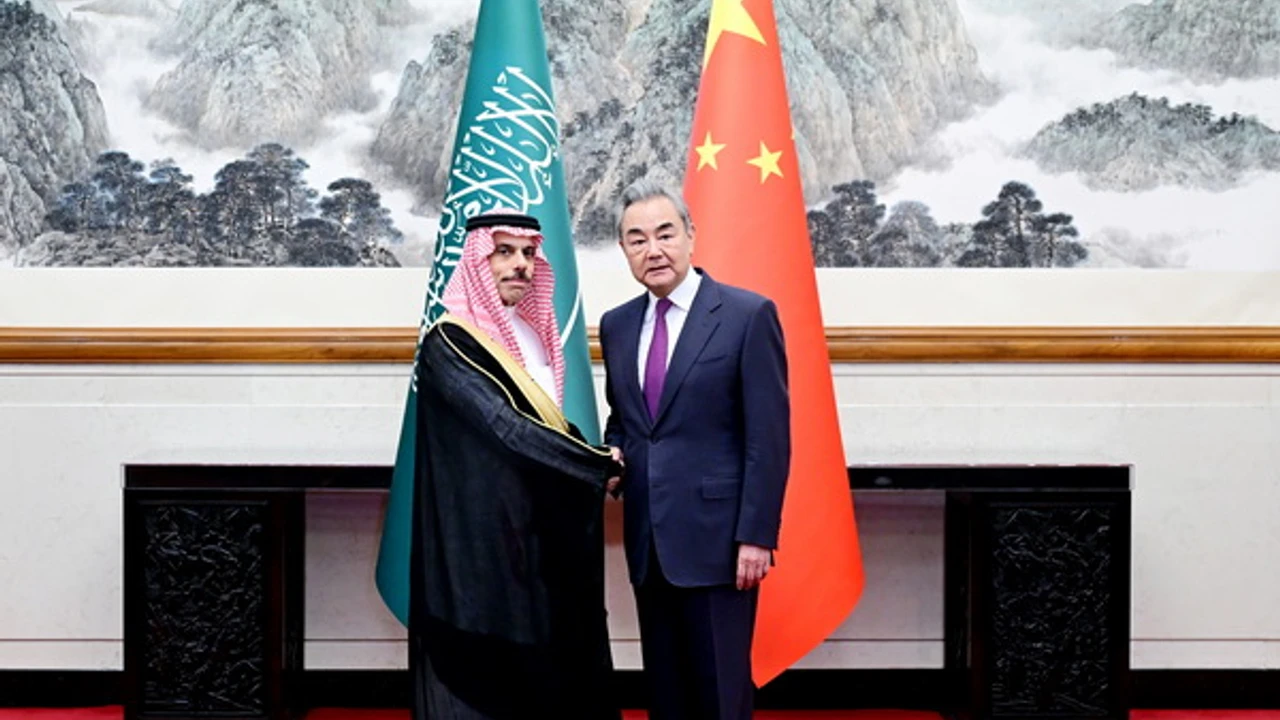 Wang Yi, Suudi Arabistanlı mevkidaşıyla görüştü