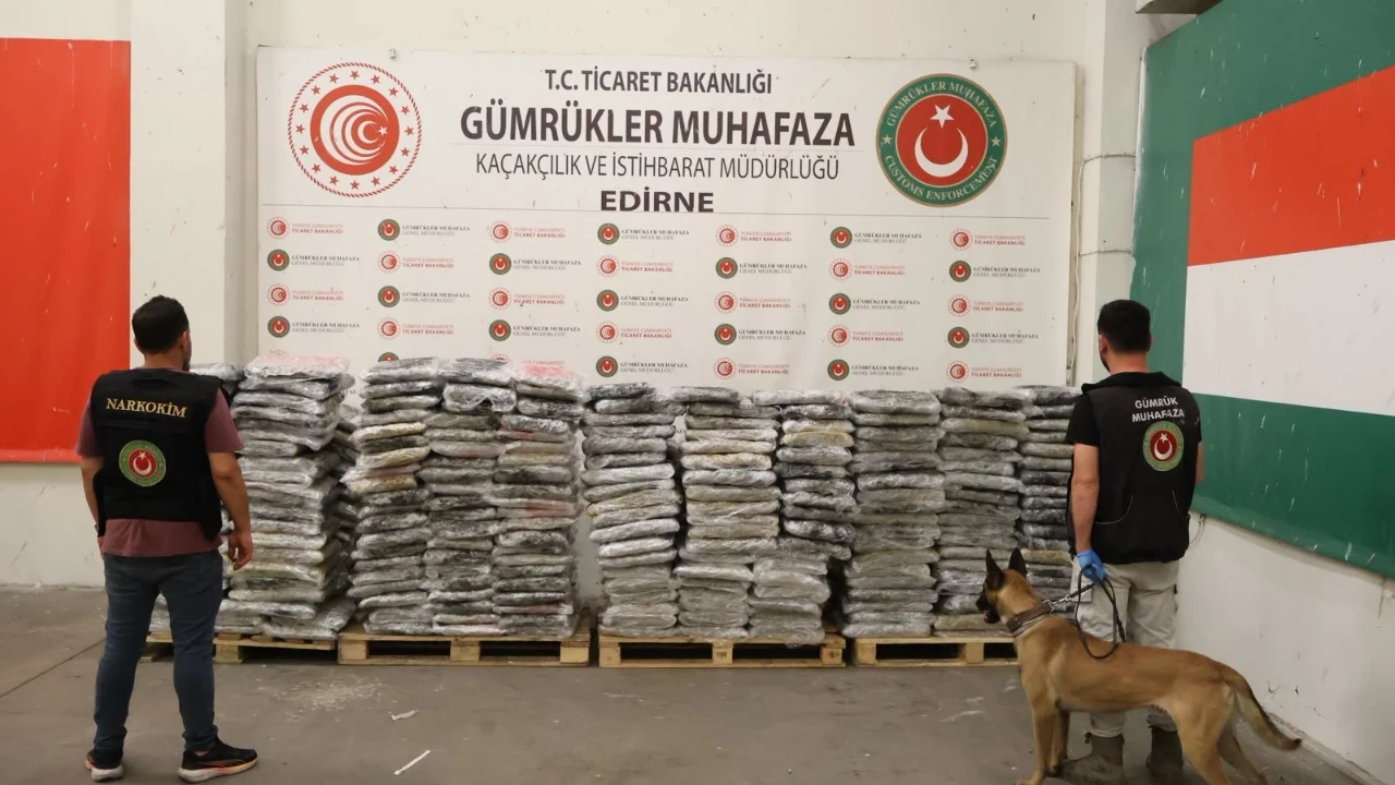 Kapıkule'de dev uyuşturucu operasyonu: 1 ton 153 kilogram ele geçirildi