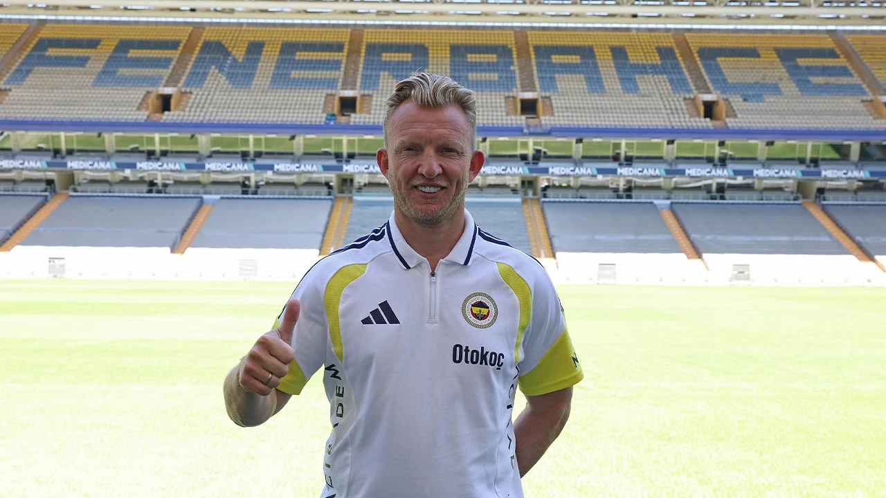 Fenerbahçe'ye yıllar sonra geri dönen Dirk Kuyt'ın görevi belli oldu
