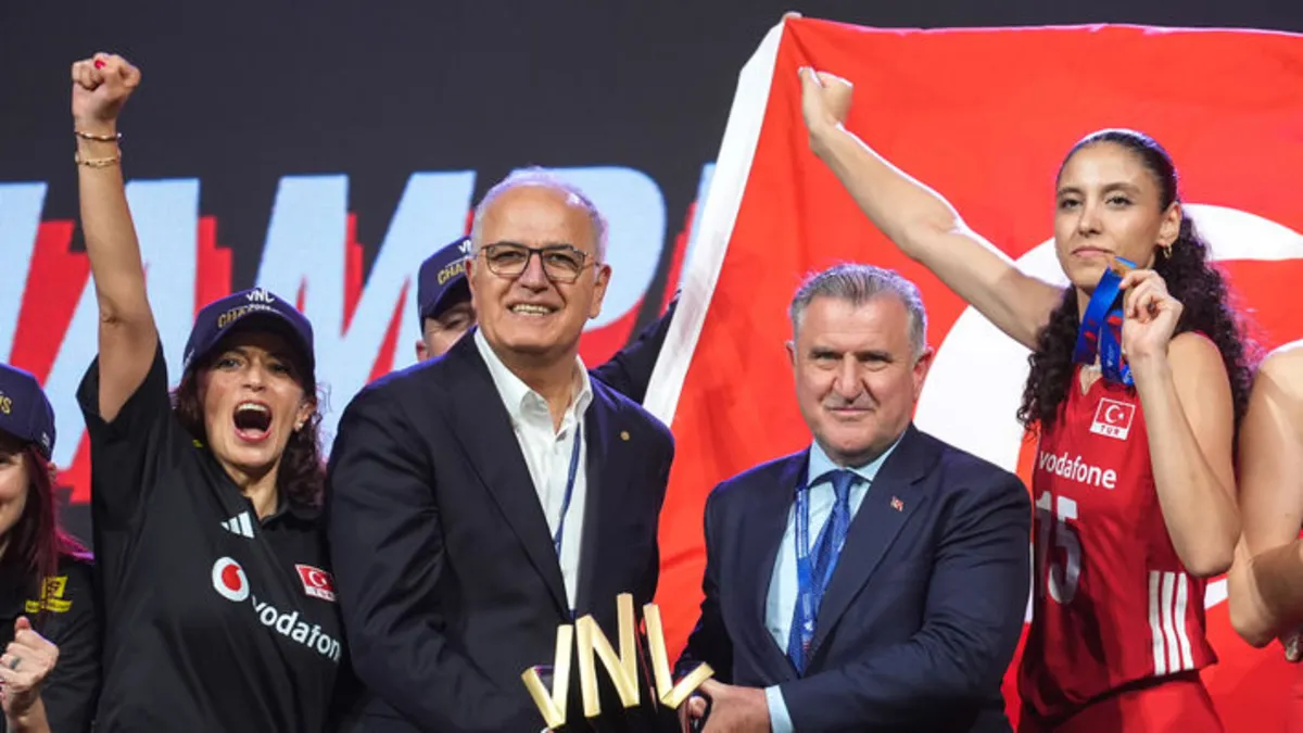Gençlik ve Spor Bakanı Bak'tan Filenin Sultanları'na tebrik mesajı