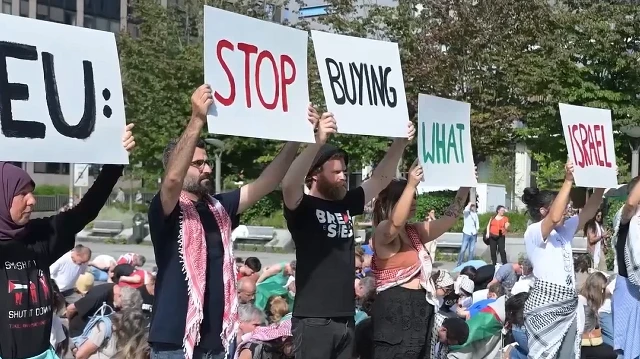 Sumud Filosu aktivistleri Brüksel'de AB'yi protesto etti