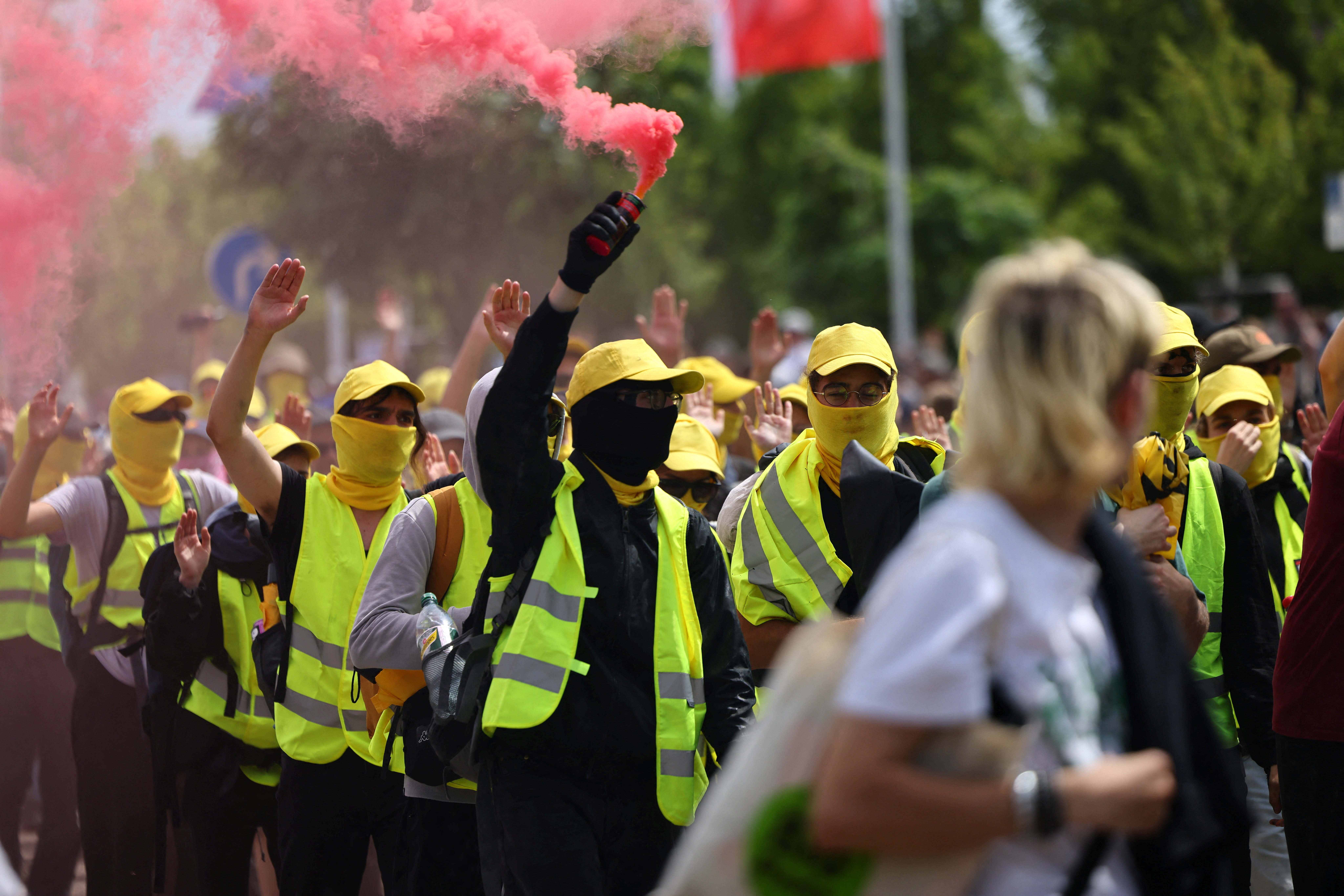 Almanya’da AfD kongresine protesto ablukası