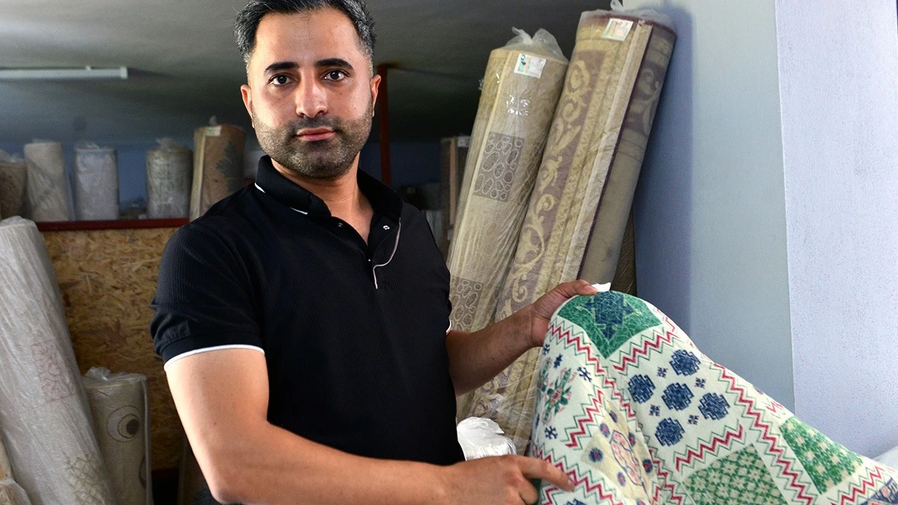 Battaniyeyi açınca içinden servet çıktı! Teşekkür beklerken hiç ummadığı soruyla karşılaştı