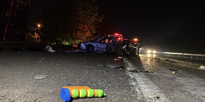 Anadolu Otoyolu'nda arızalanan otomobile tır çarptı: 1 çocuk öldü