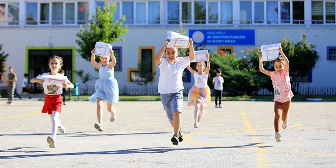 Yaklaşık 18 milyon öğrenci cuma günü karne heyecanı yaşayacak