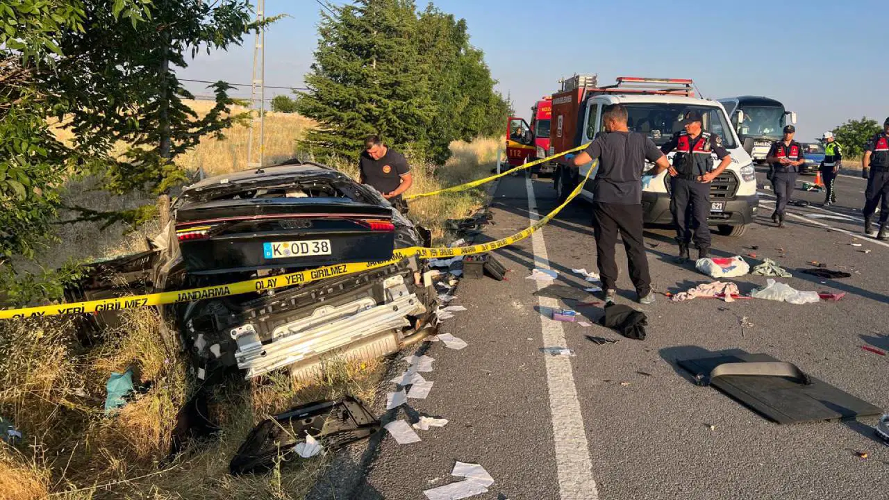 Gurbetçi ailenin otomobili takla attı: 3 ölü, 1 yaralı