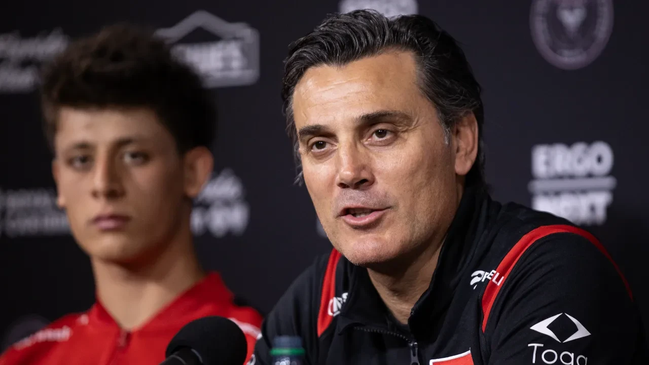 Montella'dan tekliflerle ilgili açıklama! "Burada çok mutluyum"