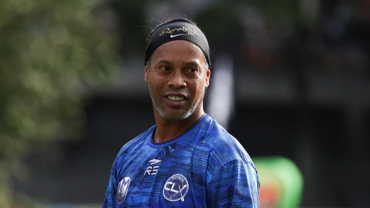 Ronaldinho 46 yaşında futbola dönüyor: Yeni takımı belli oldu