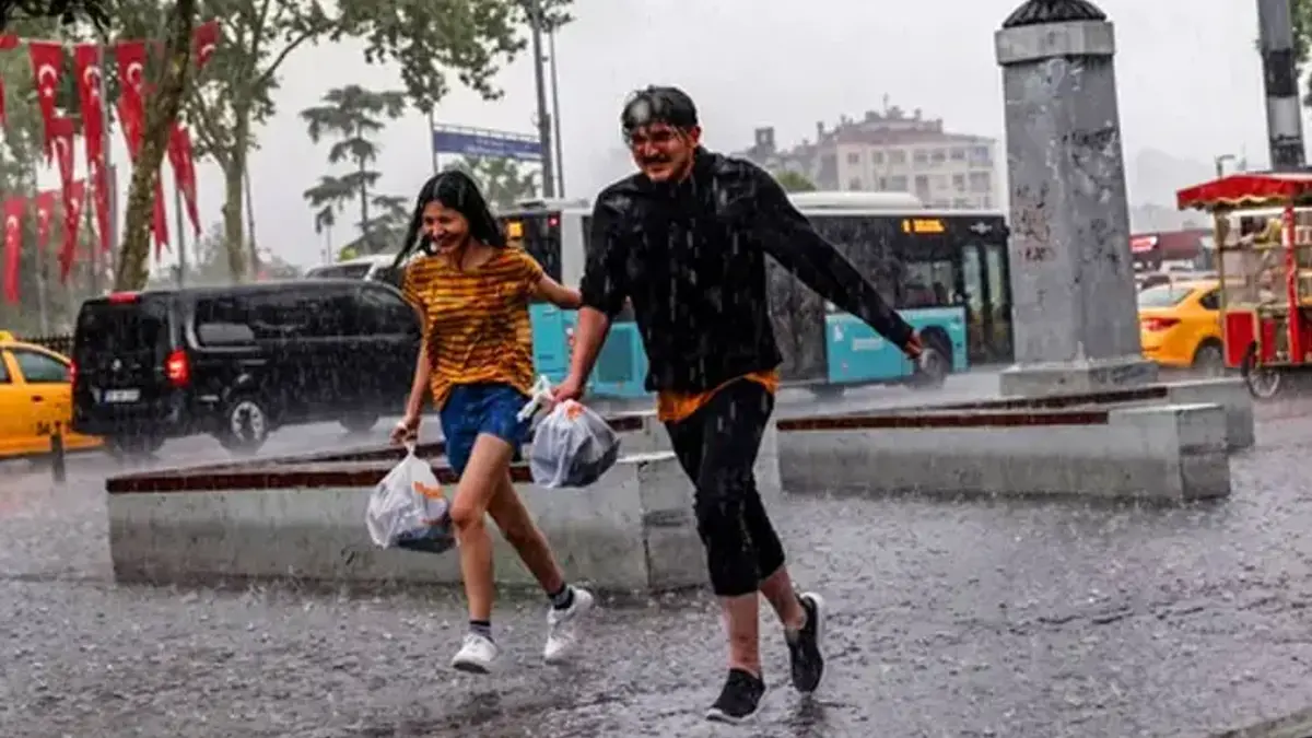 Bunaltıcı sıcaklara yağış freni! 35 dereceden 22'ye düştü