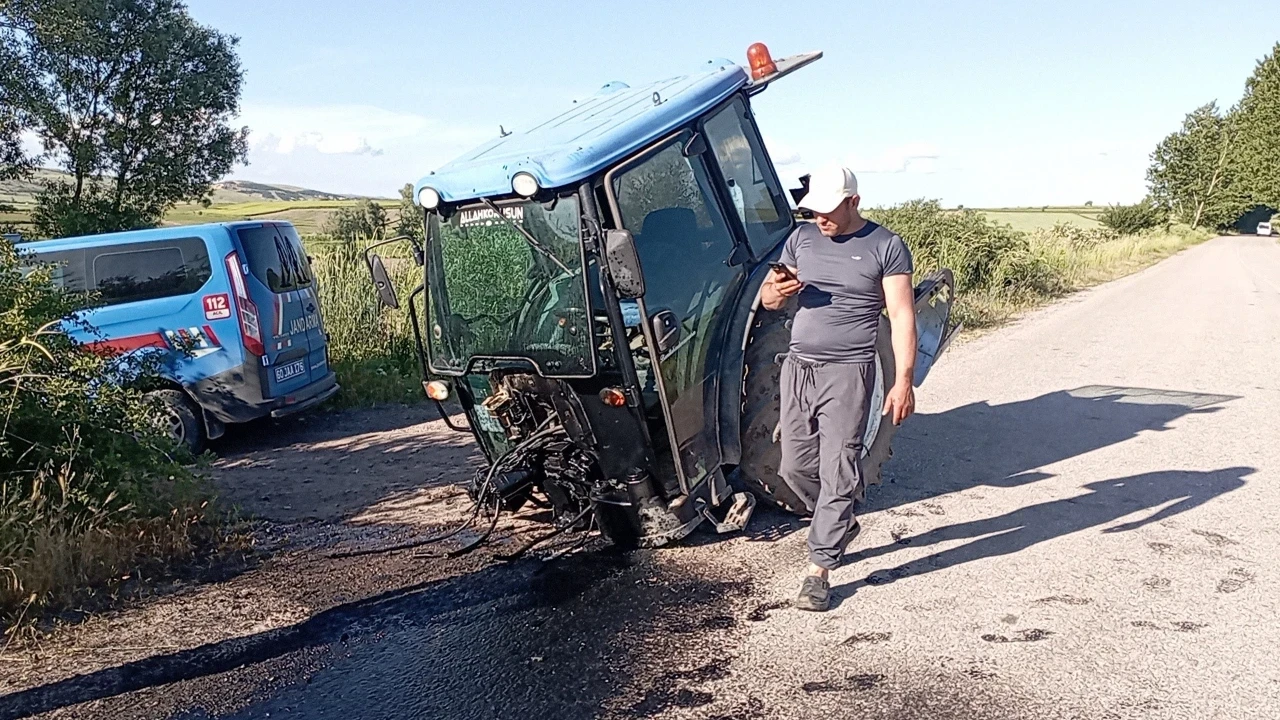 Tokat'ta korkunç çarpışma: Traktör ikiye bölündü