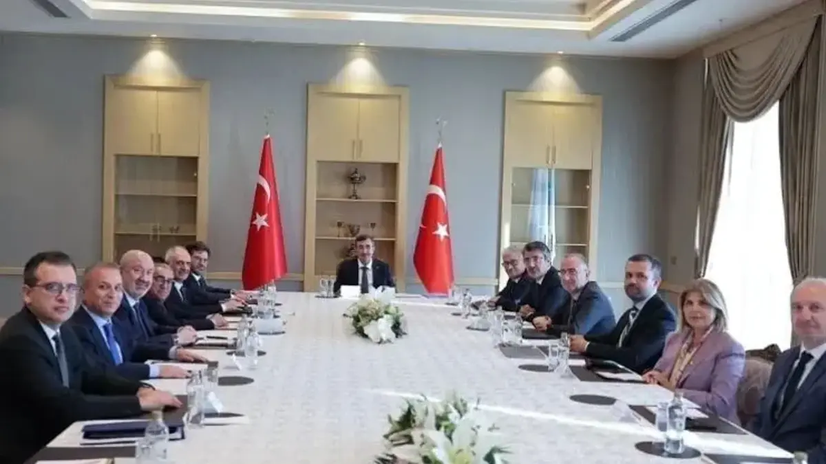 Cevdet Yılmaz, Cumhurbaşkanlığı Ekonomi Politikaları Kurulu üyeleriyle görüştü