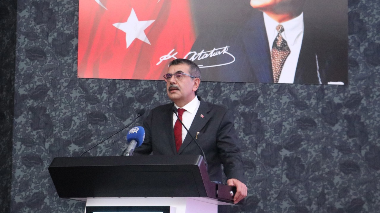 Milli Eğitim Bakanı Tekin özel okul öğretmenlerine seslendi. "Bize başvurun, hemen soruşturma açayım"