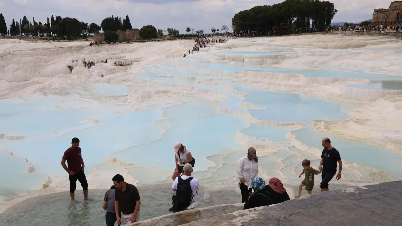 Yerli turistten ekonomiye dev katkı! Harcamalar 102 milyar lirayı geçti