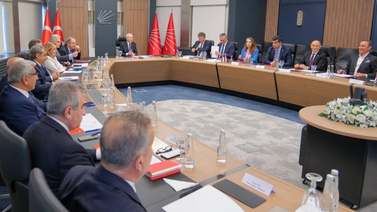 CHP’de sıcak saatler: İstifaların ardından PM toplanıyor
