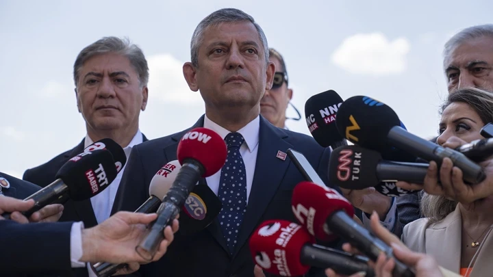 Özel'den '15 Temmuz darbe girişimi' açıklaması: 'Tiyatro değil, kanlı bir darbe' diyen kişiyim