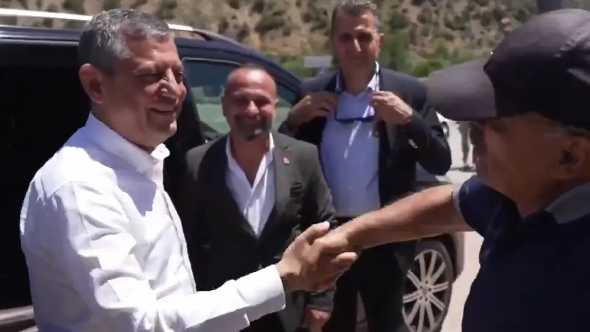 Özgür Özel'i atlılarla karşıladılar! Ara seçim öncesi çıkarma yaptı