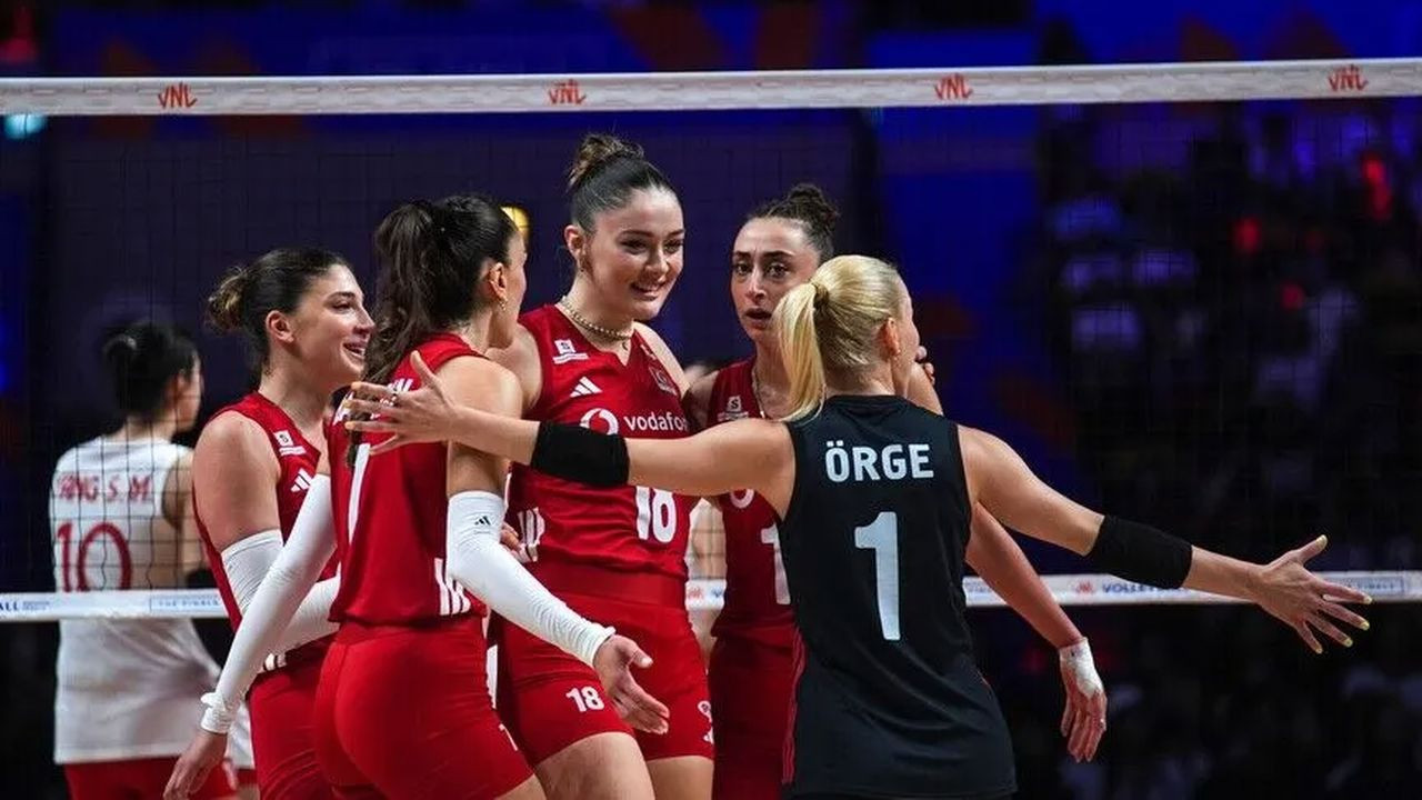 A Milli Kadın Voleybol Takımı, Çin'i mağlup etti: VNL'de 3. kez finalde