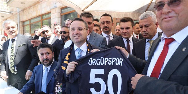 Bakan Gürlek memleketinde vatandaşlarla buluştu
