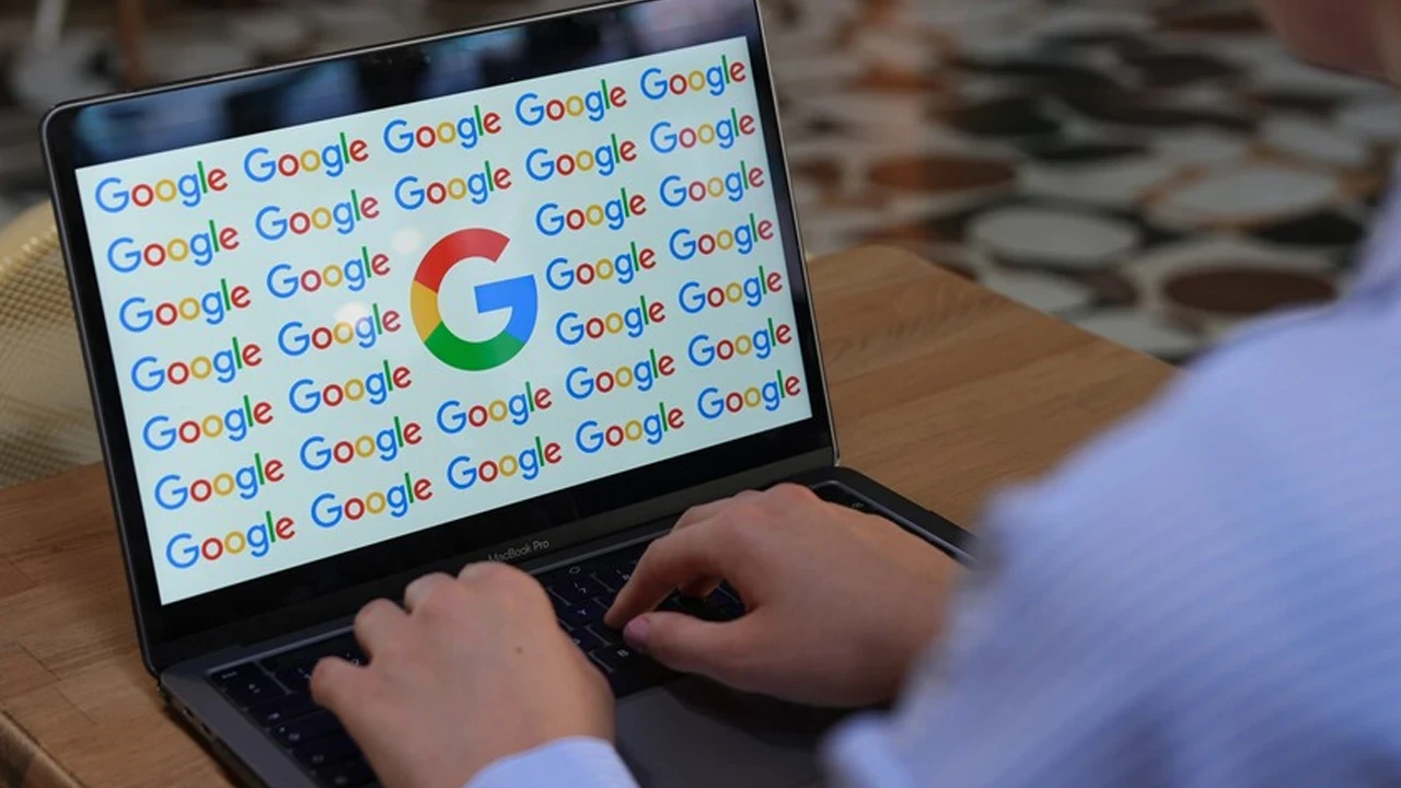 İngiltere'den yapay zeka hamlesi: Yayıncılara Google karşısında içerik kontrolü sağlayan yeni kural yürürlüğe girdi