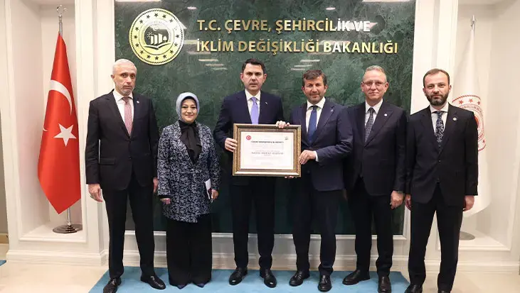 Bakan Kurum'a Pazarlar Belediyesince "fahri hemşehrilik beratı" verildi