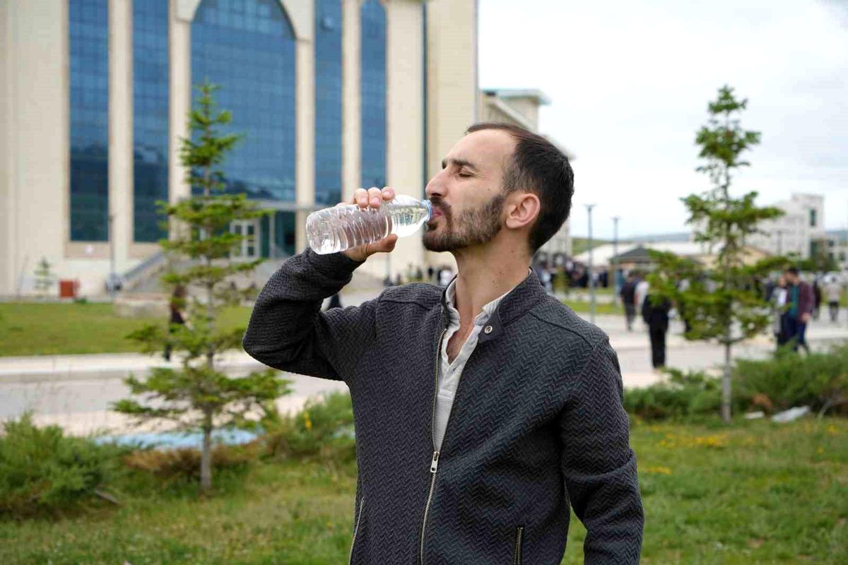 Bayburtlu genç AYT'ye yine okunmuş suyla geldi: "Kerameti sadece suya bağlamamak lazım"