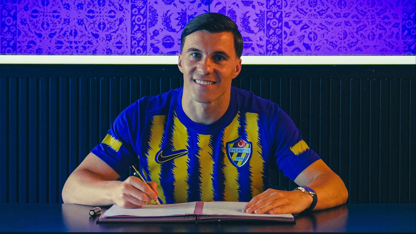 Eyüpspor, Polonyalı futbolcu Konrad Michalak'ı transfer etti